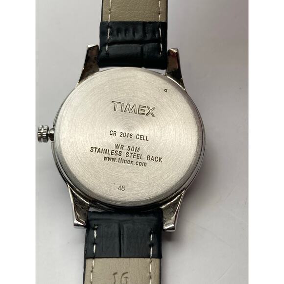 Timex Mens Indiglo Watch 35mm New Battery New Italian Leather Band WR 50M Date - Picture 8 of 12